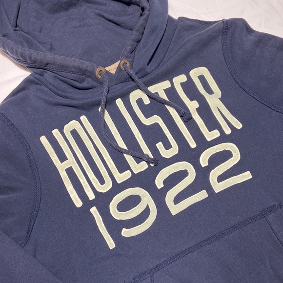 Hollister Hoodie. Navy Blue and Cream. Size Medium. - Picture 4 of 7